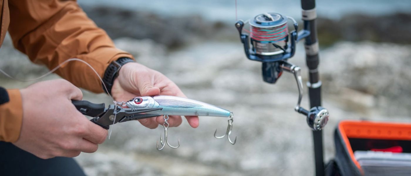 beginners guide to lure fishing FOR ABSOLUTE BEGINNERS: In-dept on Fishing lure, The Value of Using Colored Baits for Fishing, Making Them Out of Wood and Much More: Farber, Marko R.: 9798865849711 Books Lure Fishing for Beginners (Underwater